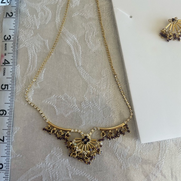 Costume Jewelry necklace and earring set - Picture 2 of 8